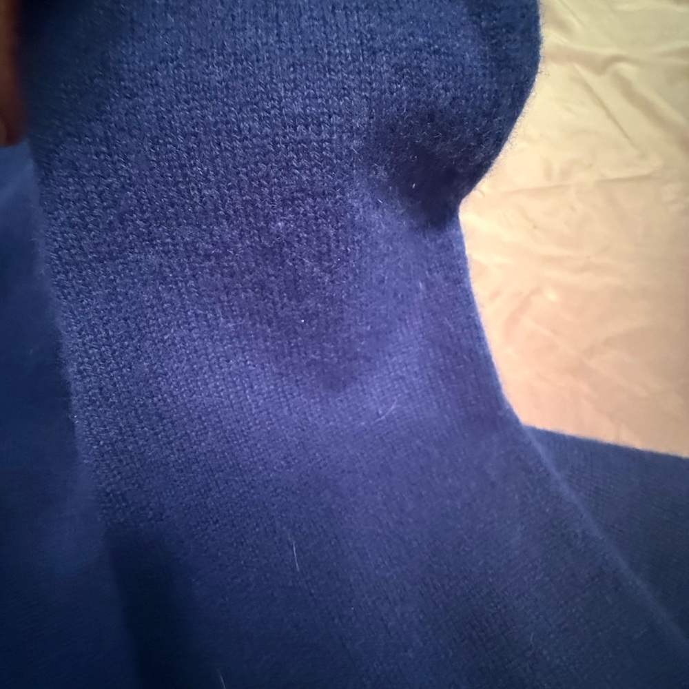 Saks 5th Avenue 100% Cashmere Blue Ruffle front Vneck L/S Sweater Size Large - Picture 7 of 10